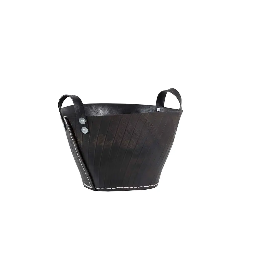 TermaTech vedkorg i svart tillverkad av återvunna däck