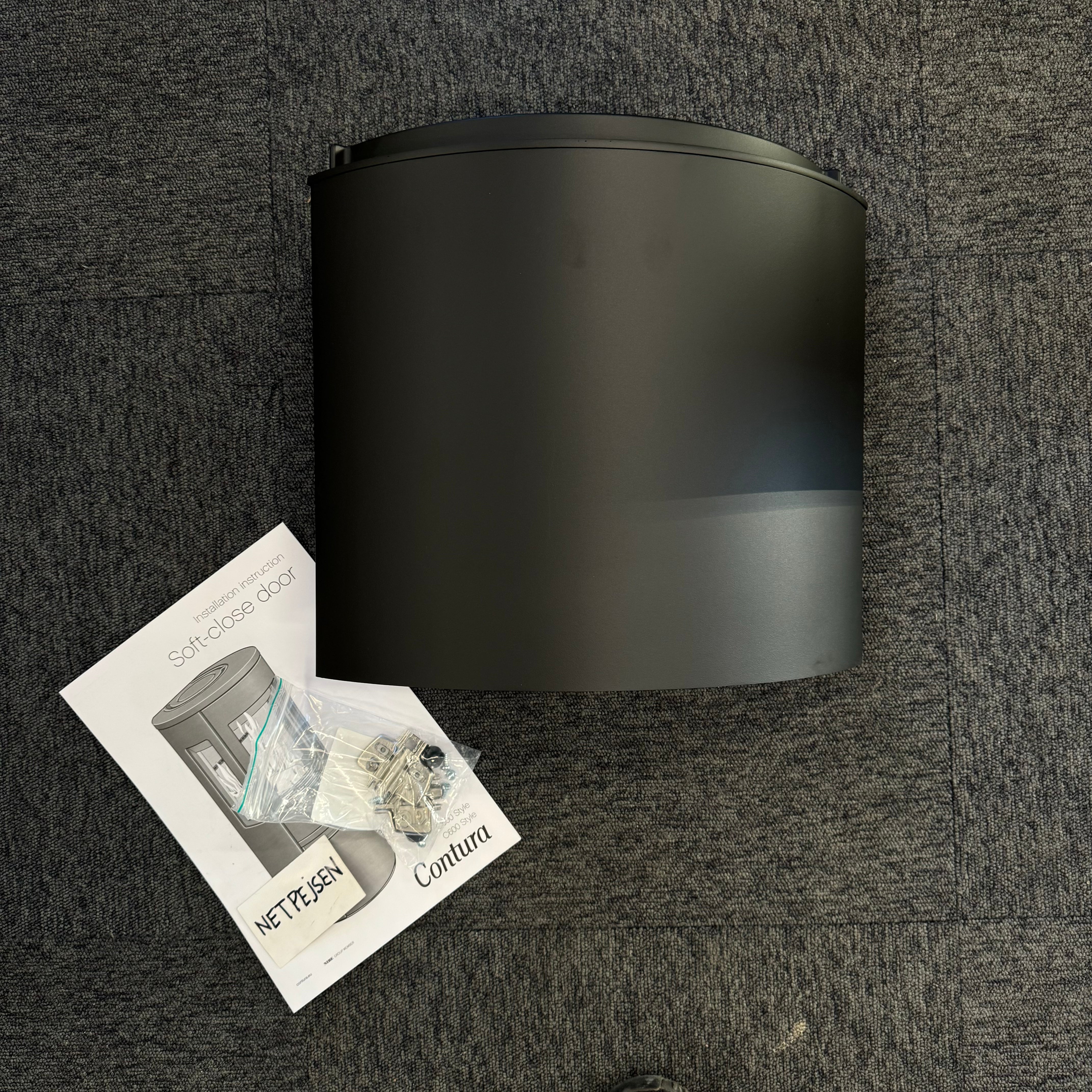 Lucka för vedmagasin med mjukstängning