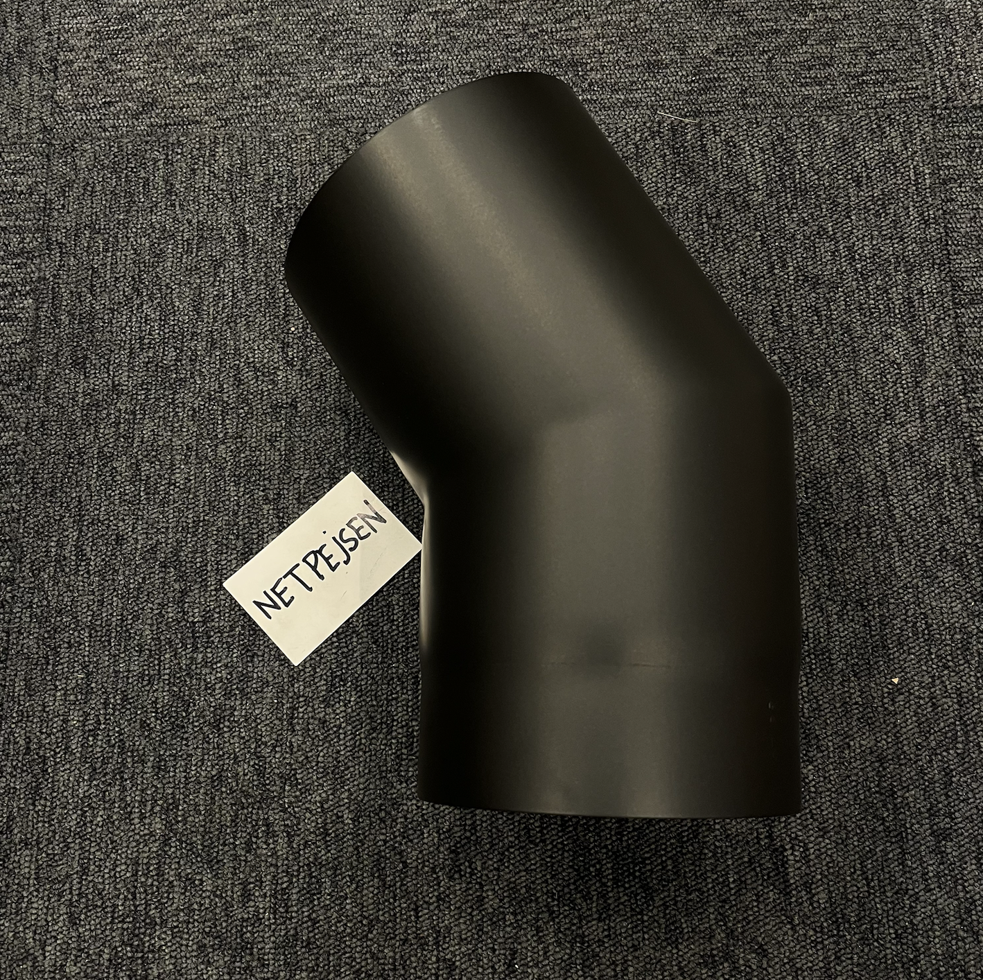 En røgrørsbøjning med diameter Ø150mm og en bøjning på 33 grader.