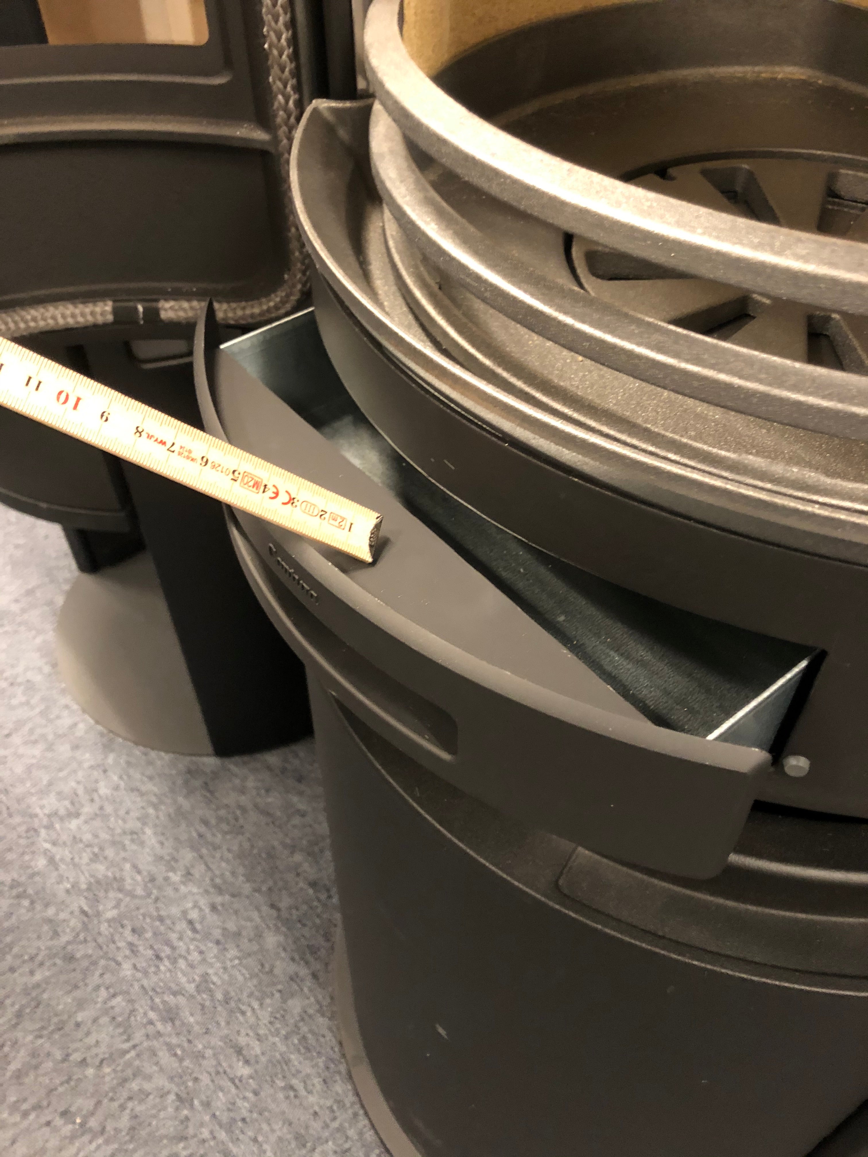 Askkopp i svart för Contura 600 Style